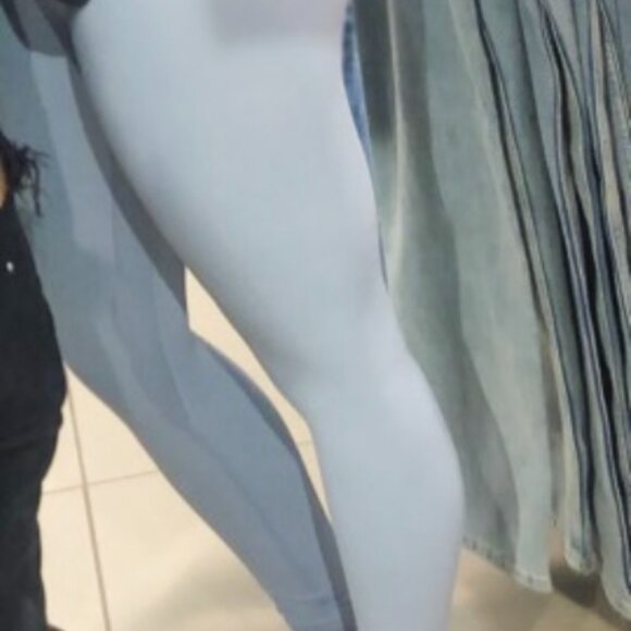 LuLu Lemon Leggings - Picture 2 of 5